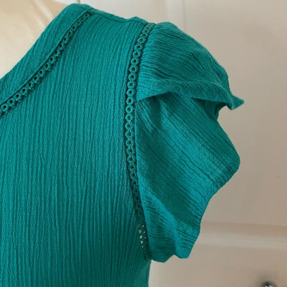 Sweet Wanderer Women's Green Round Neck Tab Sleeve Short Sleeve Top Size S